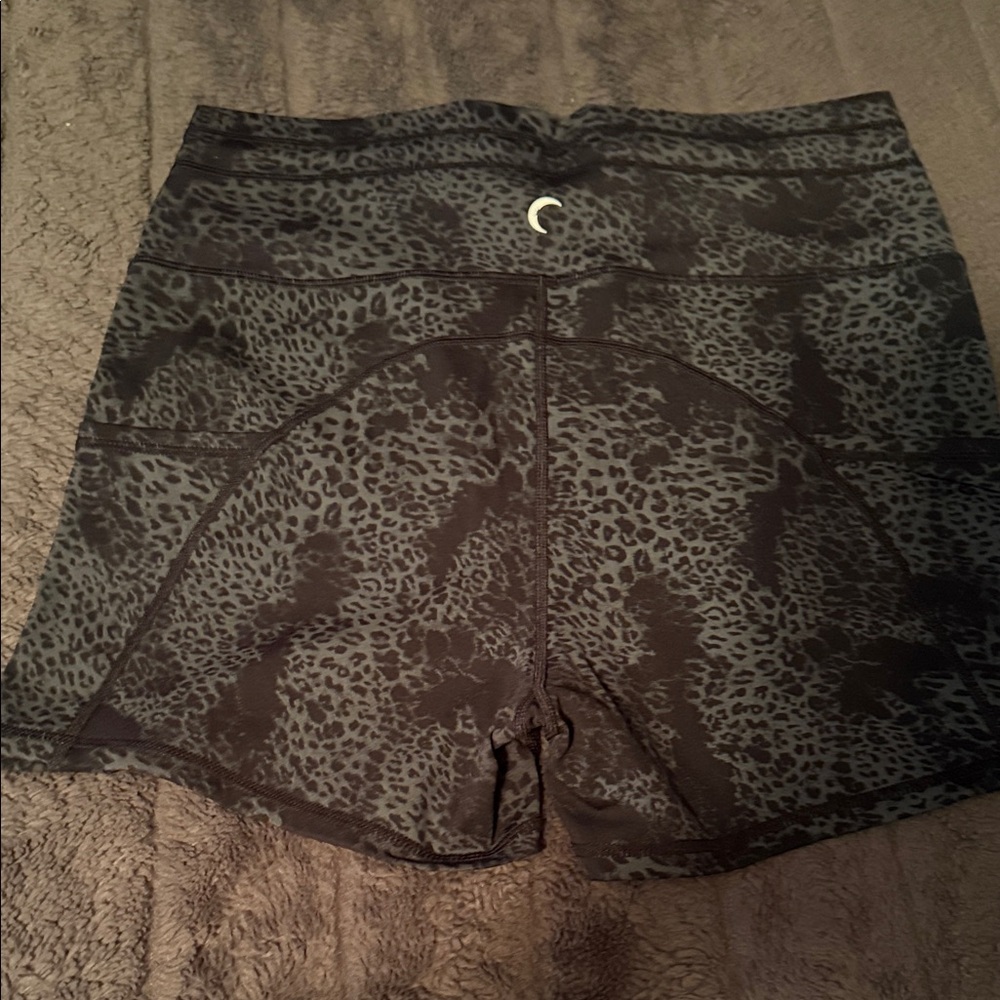 ZYIA Black & Gray Leopard Bike Shorts - Picture 3 of 3